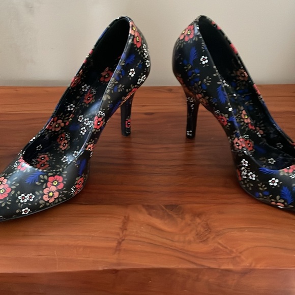 Nine West floral pointy pumps 9 - Picture 4 of 10